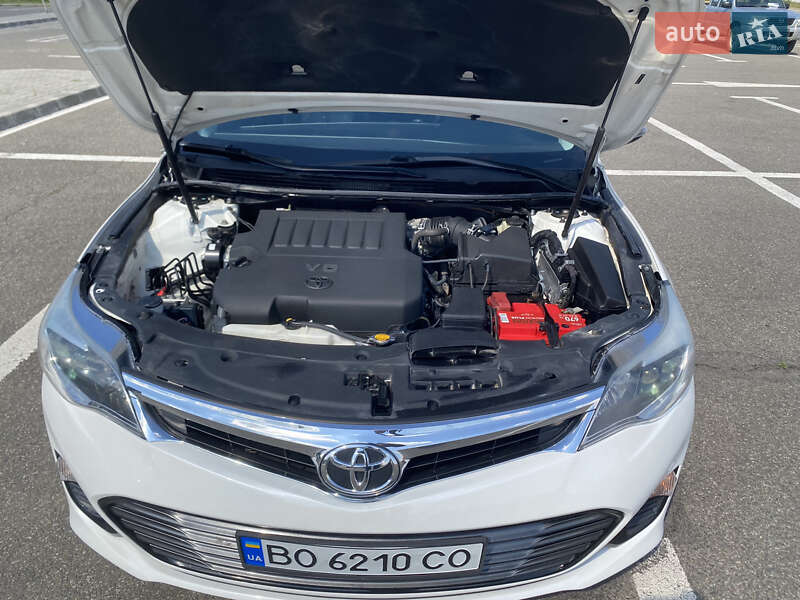 Седан Toyota Avalon 2015 в Мукачевому