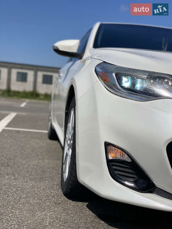 Седан Toyota Avalon 2015 в Мукачевому