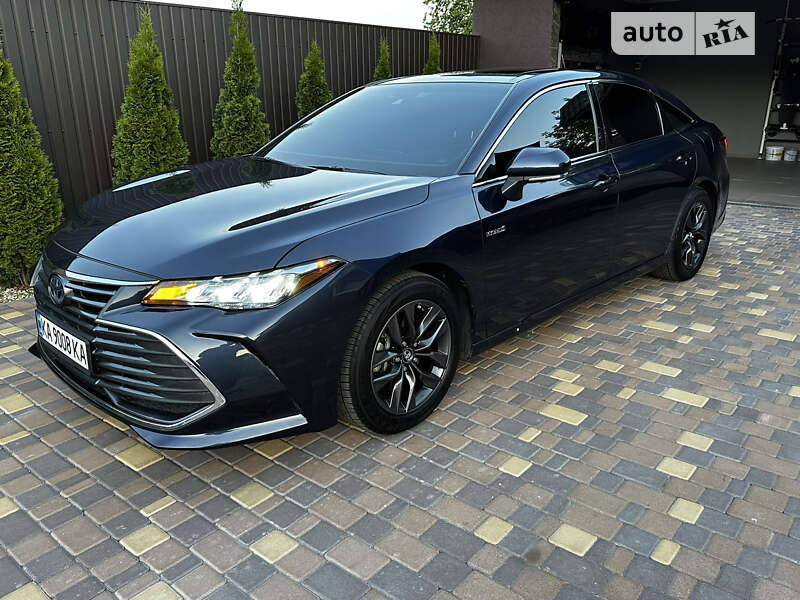 Седан Toyota Avalon 2018 в Киеве