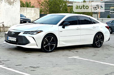 Седан Toyota Avalon 2019 в Киеве