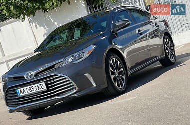 Седан Toyota Avalon 2015 в 
