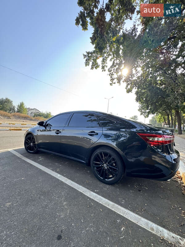 Седан Toyota Avalon 2016 в Киеве