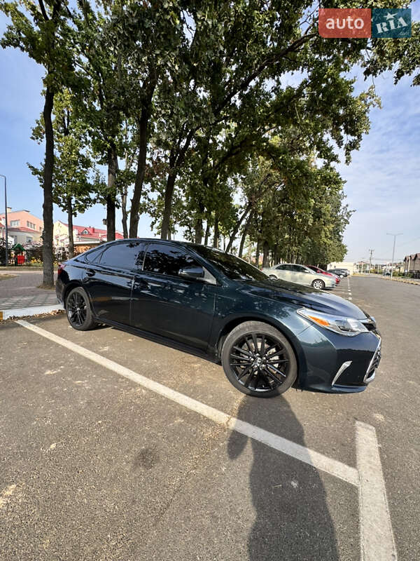 Седан Toyota Avalon 2016 в Киеве