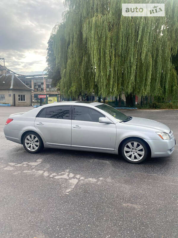 Седан Toyota Avalon 2005 в Виннице