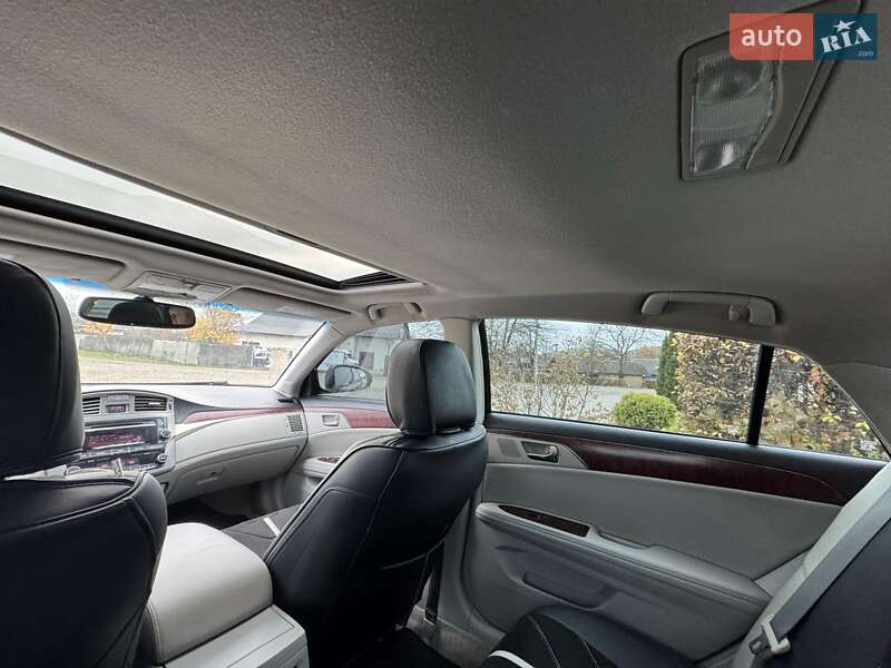 Седан Toyota Avalon 2011 в Косове