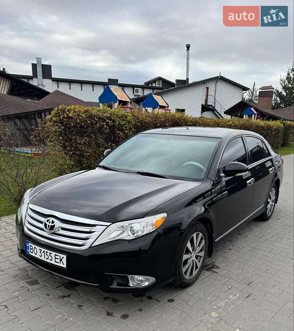 Седан Toyota Avalon 2011 в Косове