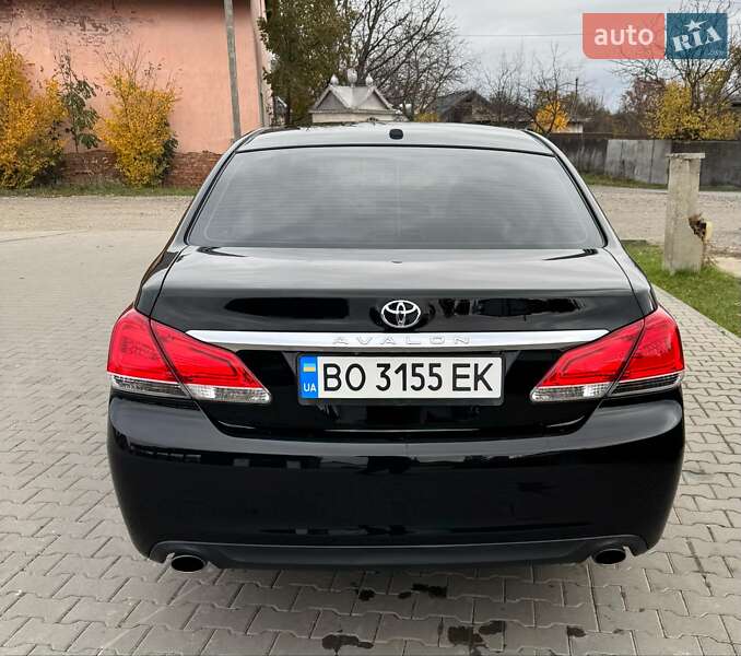 Седан Toyota Avalon 2011 в Косове