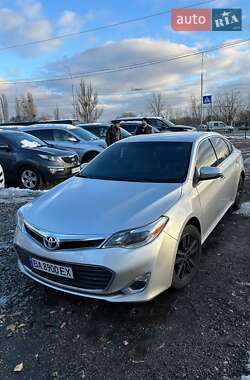 Седан Toyota Avalon 2013 в Киеве