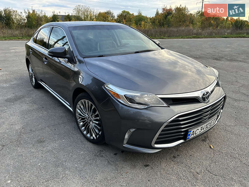 Седан Toyota Avalon 2016 в Володимирі