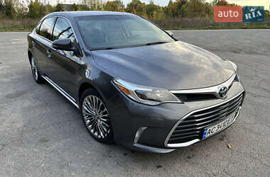 Седан Toyota Avalon 2016 в Володимирі