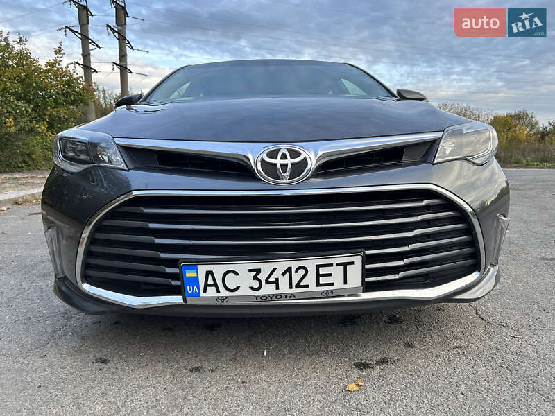 Седан Toyota Avalon 2016 в Володимирі