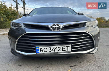 Седан Toyota Avalon 2016 в Володимирі