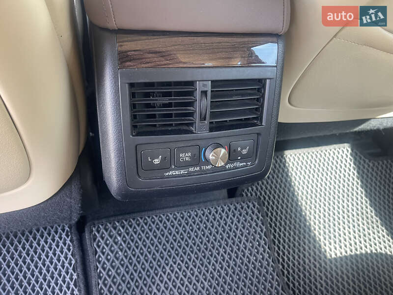 Седан Toyota Avalon 2013 в Виннице