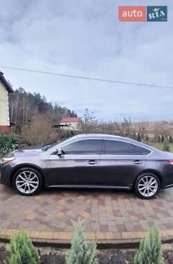 Седан Toyota Avalon 2015 в Киеве