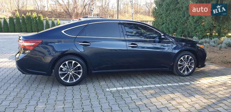 Седан Toyota Avalon 2018 в Хмельницькому