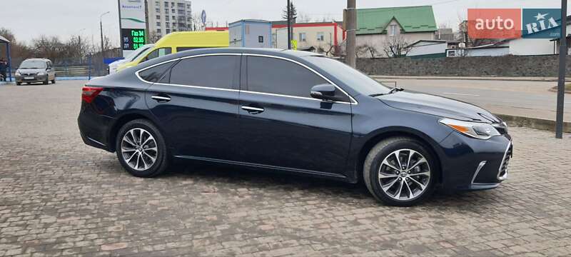 Седан Toyota Avalon 2018 в Хмельницькому