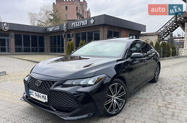 Седан Toyota Avalon 2018 в Львові