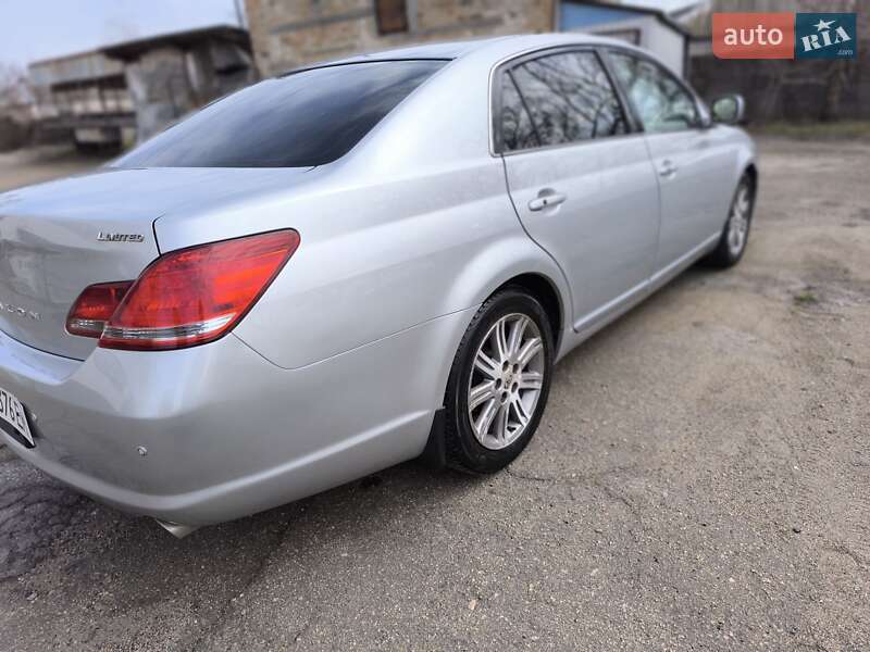 Седан Toyota Avalon 2006 в Добровеличковке