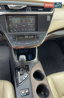 Седан Toyota Avalon 2012 в 
