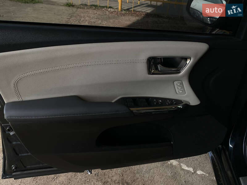 Седан Toyota Avalon 2016 в Львові