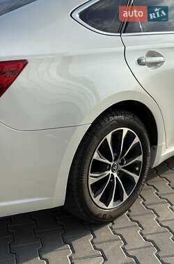 Седан Toyota Avalon 2017 в 