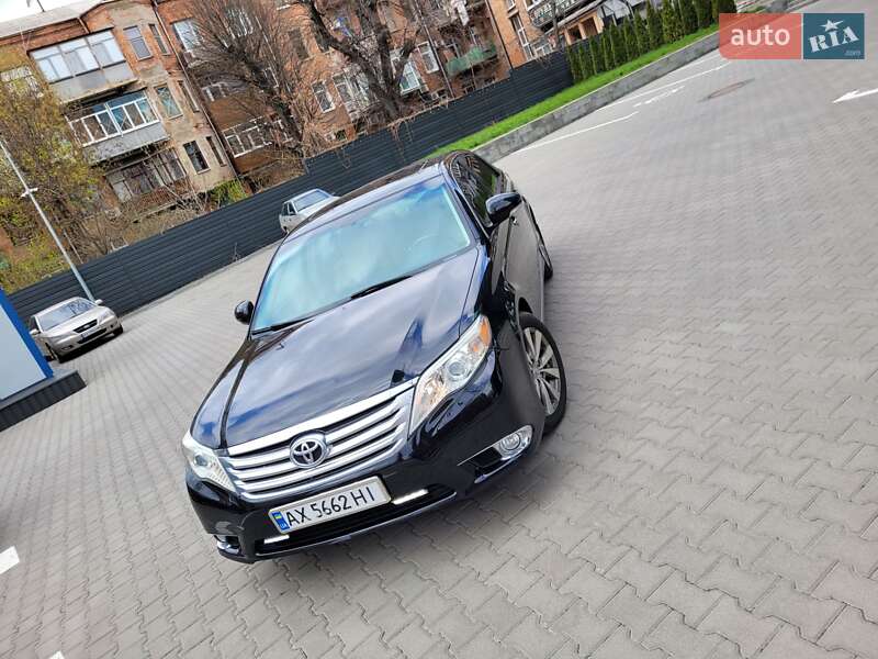 Седан Toyota Avalon 2010 в 
