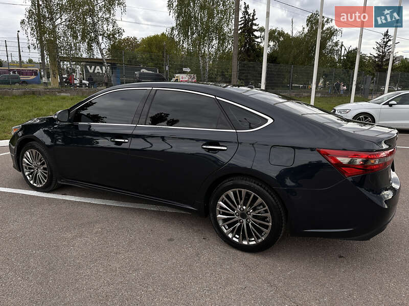 Седан Toyota Avalon 2018 в Житомирі
