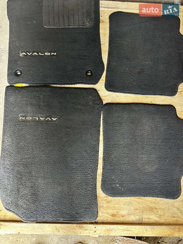 Седан Toyota Avalon 2018 в Житомирі