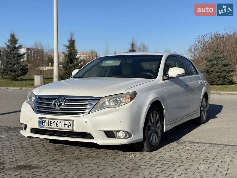 Седан Toyota Avalon 2010 в 