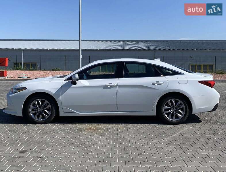 Седан Toyota Avalon 2018 в Луцьку