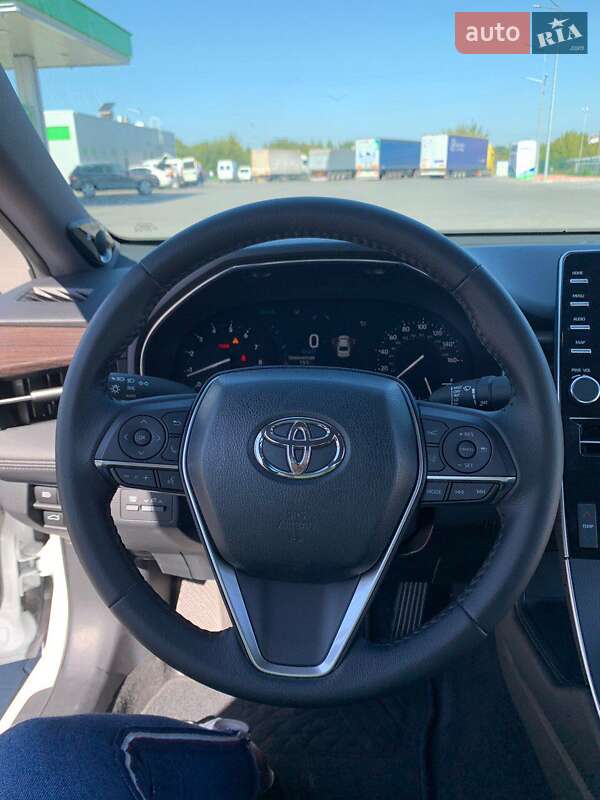 Седан Toyota Avalon 2018 в Луцьку