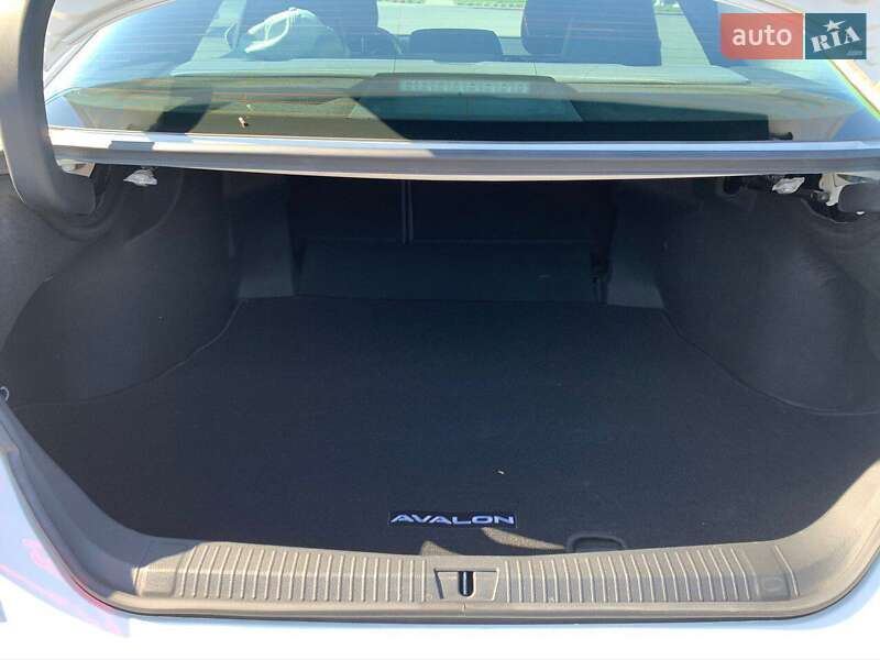 Седан Toyota Avalon 2018 в Луцьку