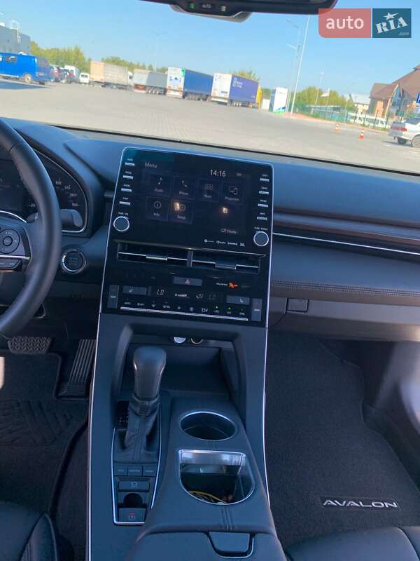 Седан Toyota Avalon 2018 в Луцьку