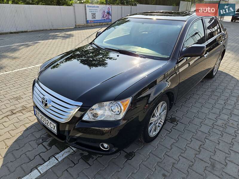 Седан Toyota Avalon 2008 в Снятине