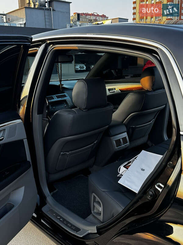 Седан Toyota Avalon 2008 в Киеве