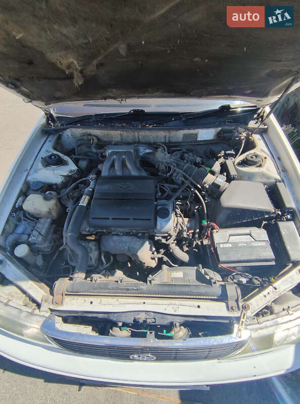 Седан Toyota Avalon 1995 в Киеве