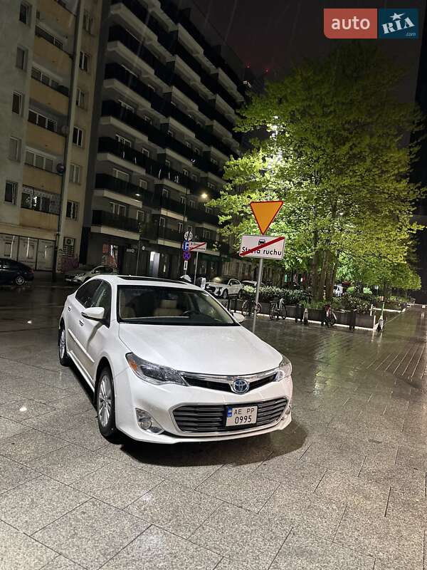 Седан Toyota Avalon 2014 в Дніпрі