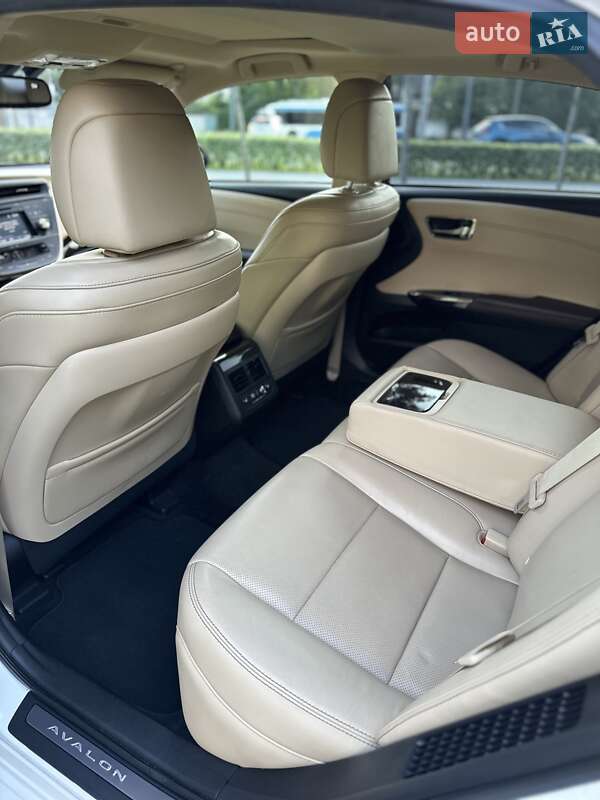 Седан Toyota Avalon 2014 в Дніпрі