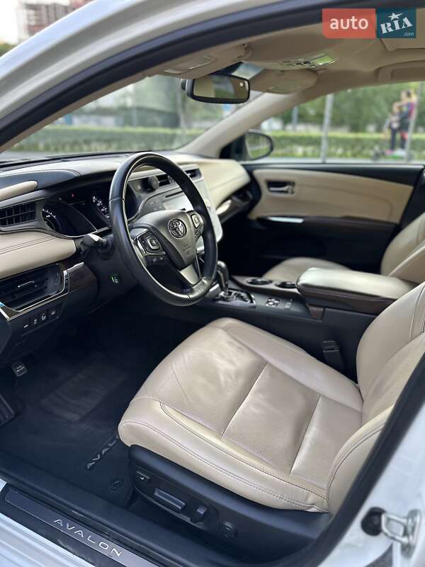 Седан Toyota Avalon 2014 в Дніпрі
