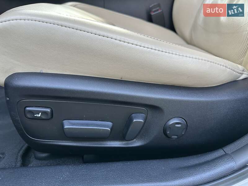 Седан Toyota Avalon 2014 в Дніпрі
