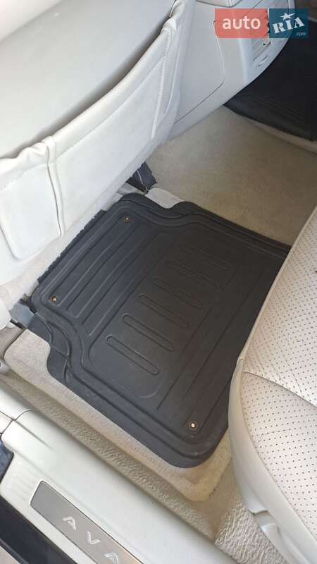 Седан Toyota Avalon 2006 в Измаиле