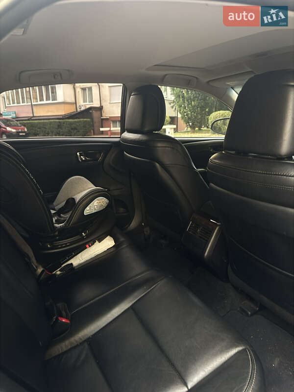 Седан Toyota Avalon 2013 в Вишневом