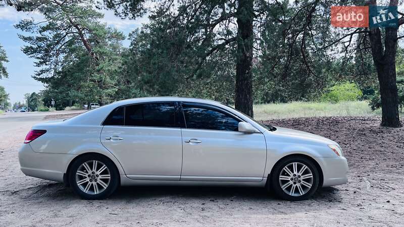 Седан Toyota Avalon 2005 в Дніпрі