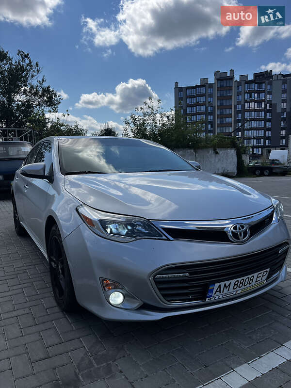 Седан Toyota Avalon 2014 в 