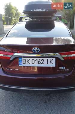 Седан Toyota Avalon 2013 в Киеве