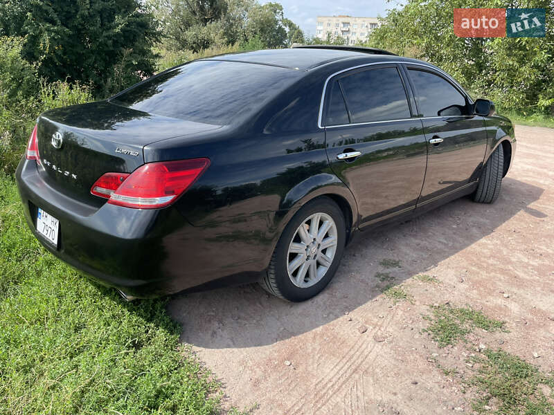 Седан Toyota Avalon 2008 в Черняхове