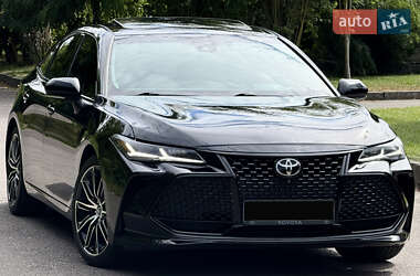 Седан Toyota Avalon 2018 в Рівному