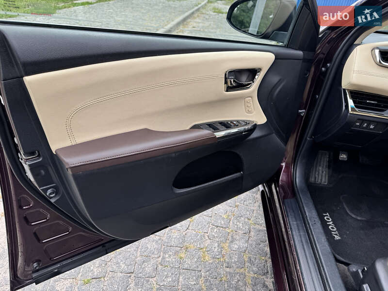Седан Toyota Avalon 2014 в Броварах