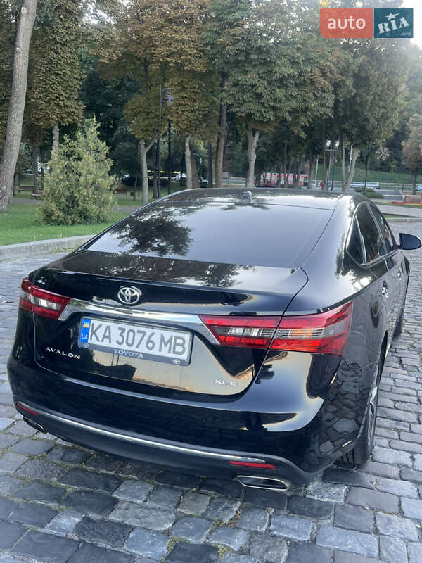 Седан Toyota Avalon 2015 в Киеве