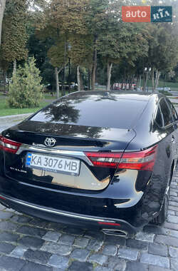 Седан Toyota Avalon 2015 в 